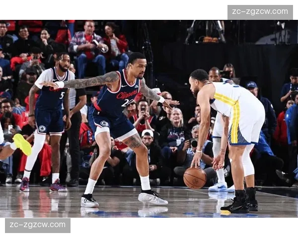 霍福德末节5分钟内连中4记三分 勇士完成9分逆转晋级